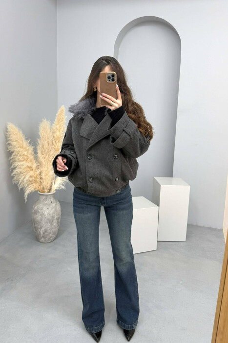 XHAKETE E SHKURTER NJE NGJYRESHE ME GEZOF TE SHKEPUTSHEM PER FEMRA NE NGJYRE GRI TE ERRET - 4