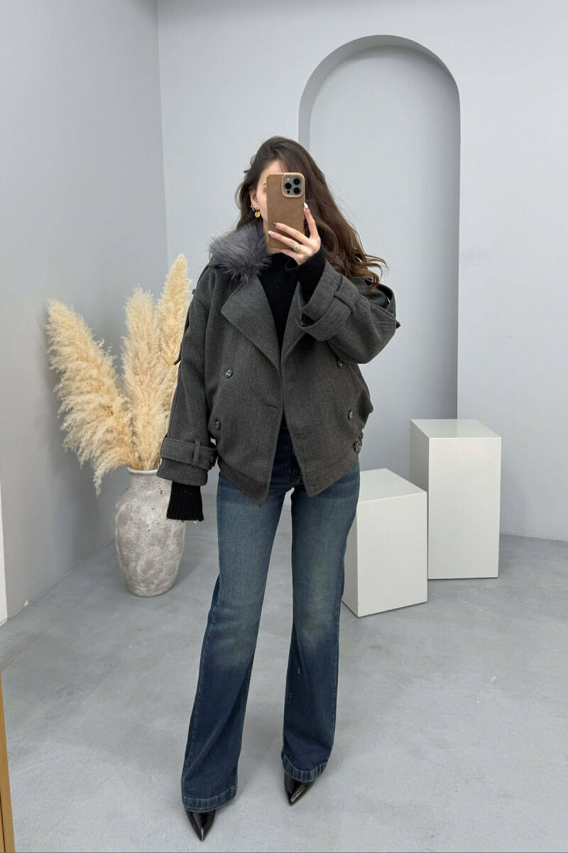 XHAKETE E SHKURTER NJE NGJYRESHE ME GEZOF TE SHKEPUTSHEM PER FEMRA NE NGJYRE GRI TE ERRET - 5