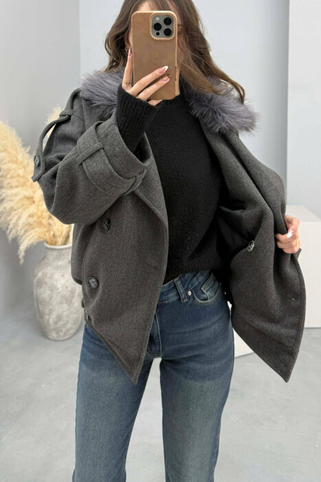 XHAKETE E SHKURTER NJE NGJYRESHE ME GEZOF TE SHKEPUTSHEM PER FEMRA NE NGJYRE GRI TE ERRET - 6