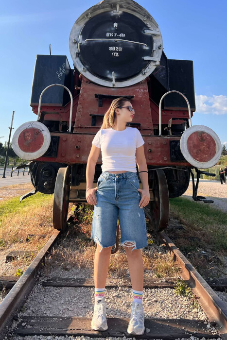 XHINSE TË SHKURTRA ME GËRVISHTJE PËR FEMRA NË NGJYRËN BLU - 2