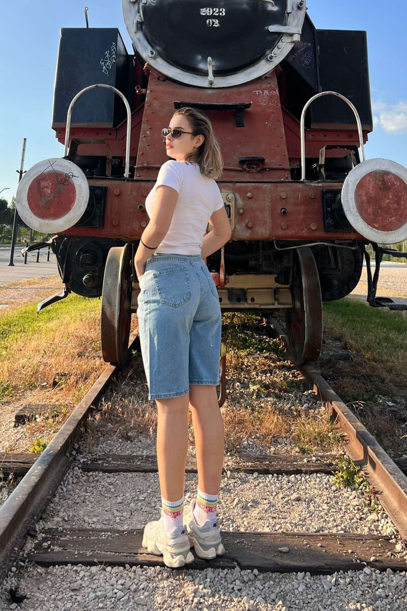 XHINSE TË SHKURTRA TË THJESHTA PËR FEMRA NË NGJYRËN BLU - 3