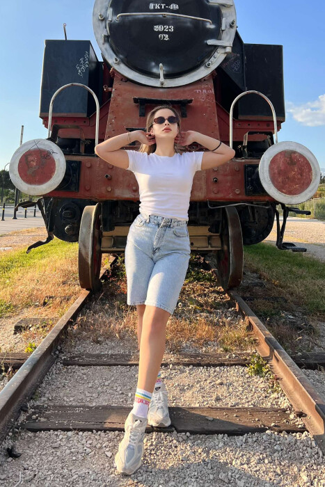 XHINSE TË SHKURTRA TË THJESHTA PËR FEMRA NË NGJYRËN BLU E ZBARDHUR - 4