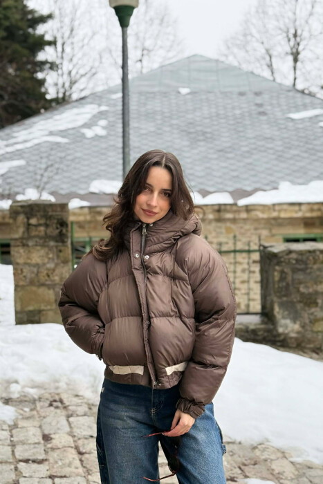 XHUP I SHKURTER NJE NGJYRESH ME ZINXHIR PER FEMRA NE NGJYRE KAFE TE ERRET - 1