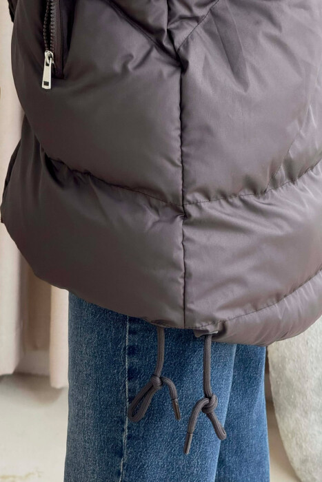 XHUP NJE NGJYRESH ME KAPUÇ DHE ME DETAJIN E LIDHSEVE PER FEMRA NE NGJYRE KAFE TE ERRET - 4