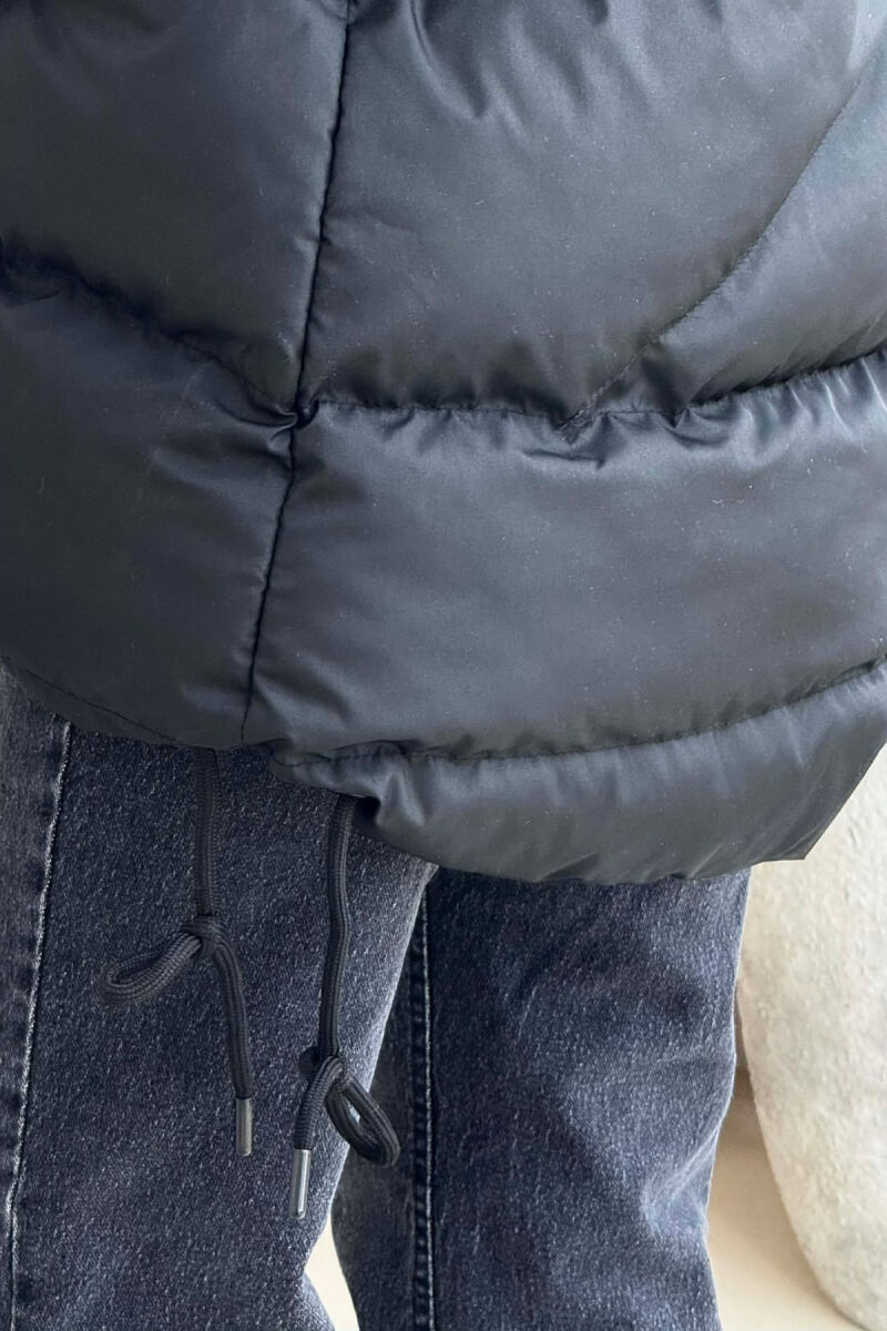 XHUP NJE NGJYRESH ME KAPUÇ DHE ME DETAJIN E LIDHSEVE PER FEMRA NE NGJYRE TE ZEZE - 4