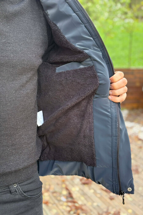 XHUP NJE NGJYRESH ME KAPUÇ PER MESHKUJ NE NGJYRE BLU TE ERRET - 4