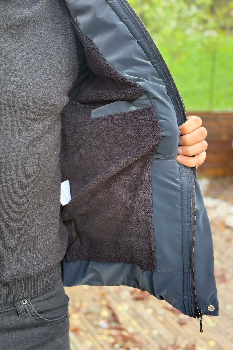 XHUP NJE NGJYRESH ME KAPUÇ PER MESHKUJ NE NGJYRE BLU TE ERRET - 4