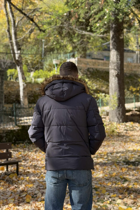 XHUP NJË NGJYRËSH ME KAPUC PËR MESHKUJ NË NGJYRËN GRI E ERRËT - 4