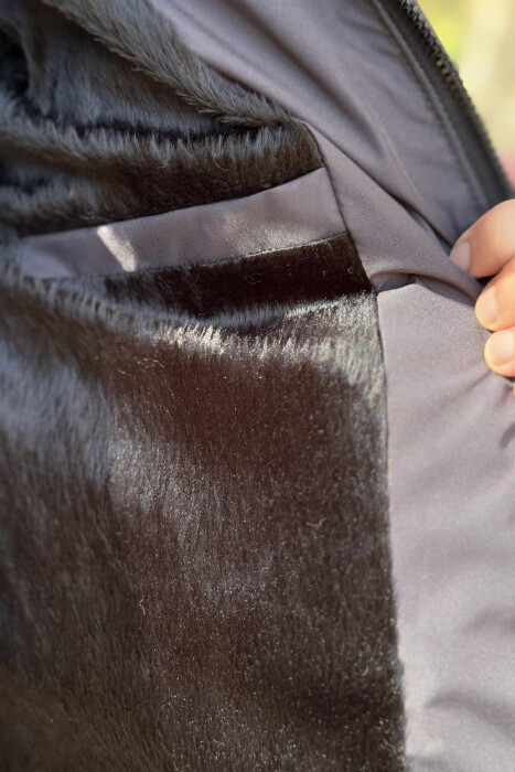 XHUP NJË NGJYRËSH ME KAPUC PËR MESHKUJ NË NGJYRËN GRI E ERRËT - 5