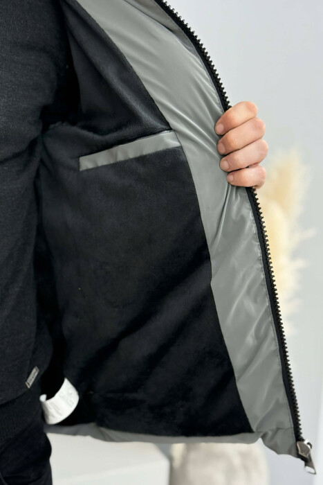 XHUP NJE NGJYRESH ME PUSH PER MESHKUJ NE NGJYRE GRI - 3