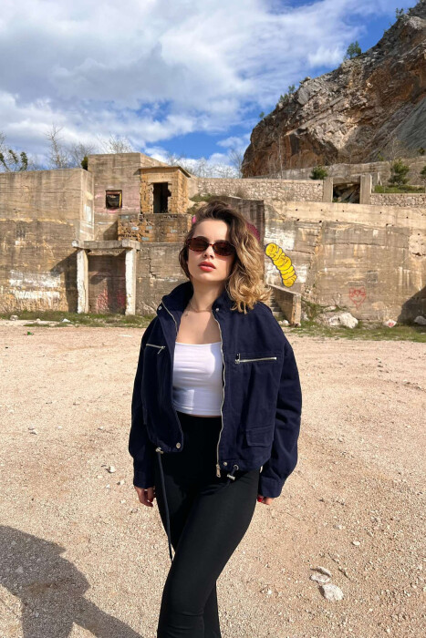 XHAKETË NJË NGJYRËSHE E SHKURTËR PËR FEMRA NË NGJYRËN BLU - KLAUDIO FASHION