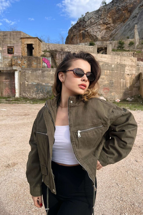 XHAKETË NJË NGJYRËSHE E SHKURTËR PËR FEMRA NË NGJYRËN JESHILE - KLAUDIO FASHION